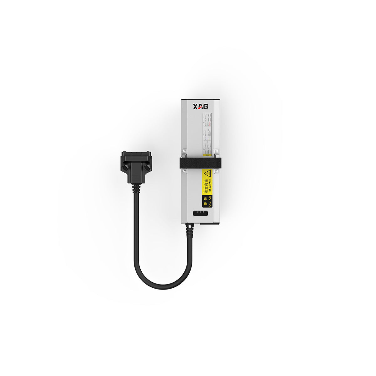 Vista superior del cargador XAG CM13600S con cable y conector sobre fondo blanco