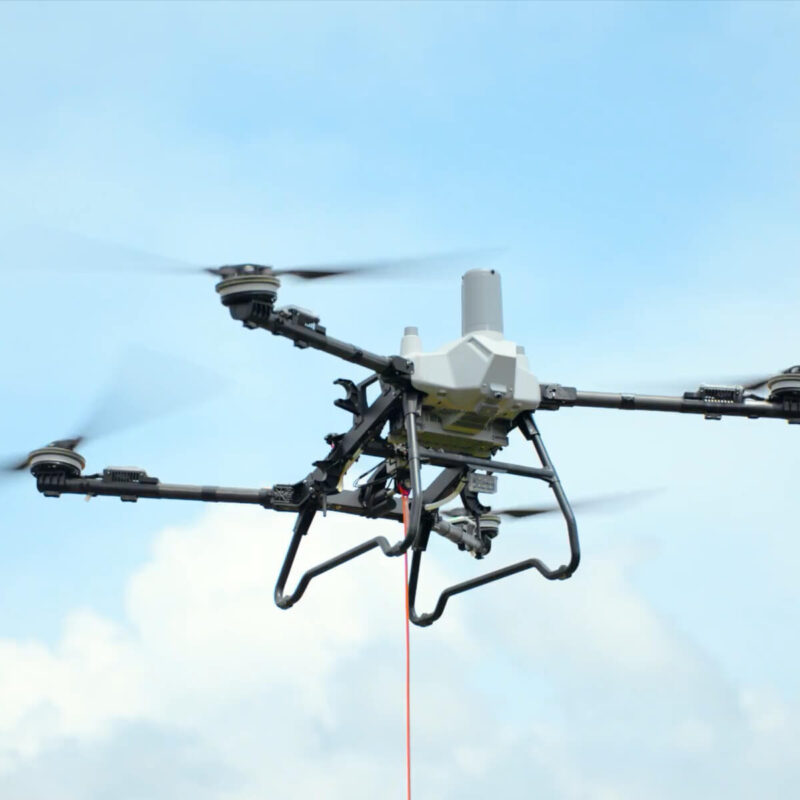 DJI AGRAS T55 equipado con sistema de elevación DJI DL100